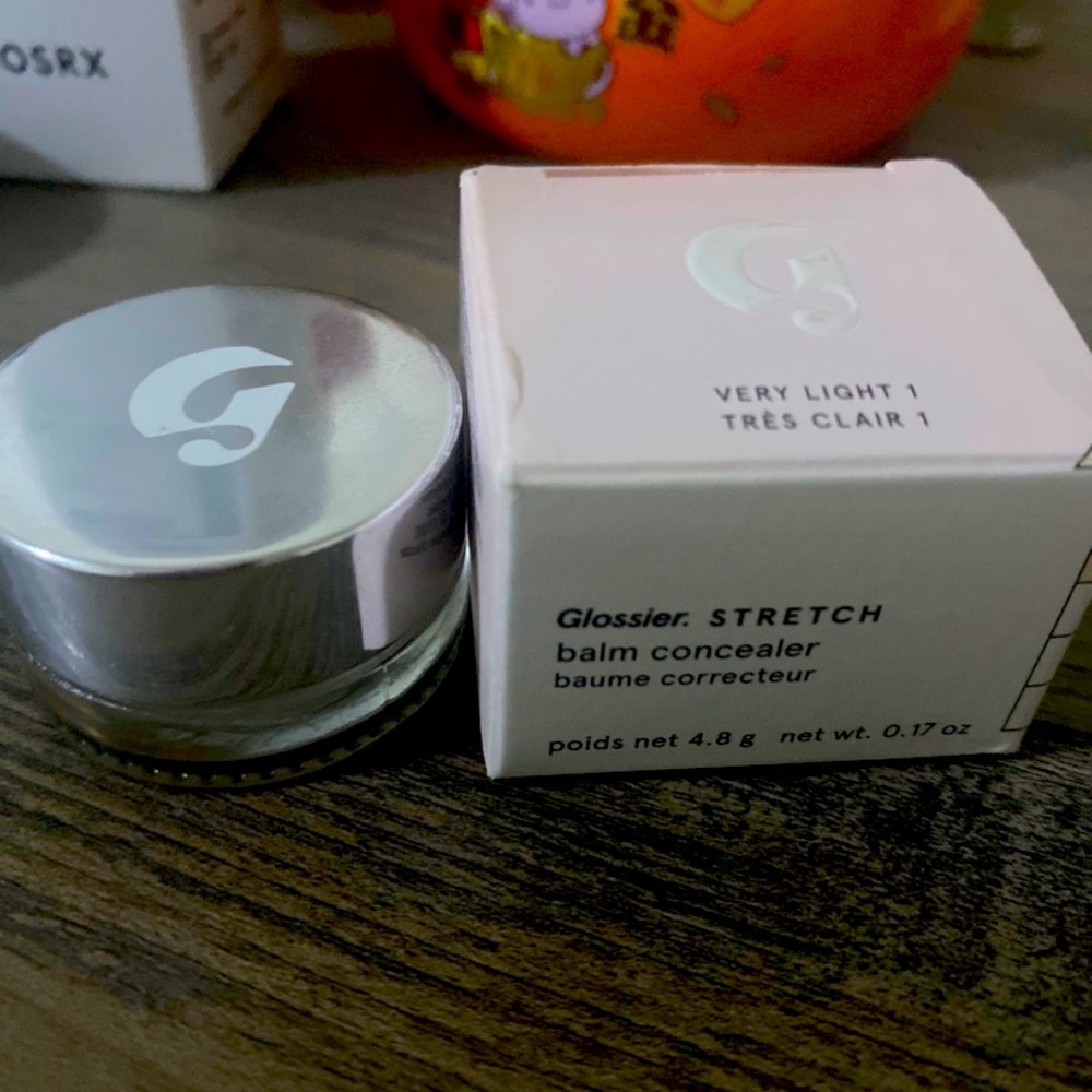 Glossier stretch concealer in shade very light 1